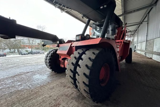 Used Fantuzzi Reach Stacker