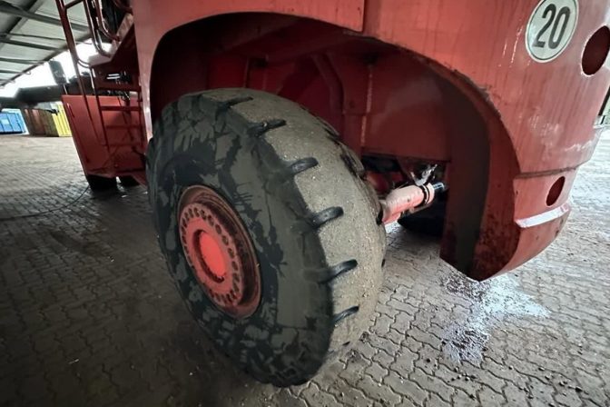 Used Fantuzzi Reach Stacker