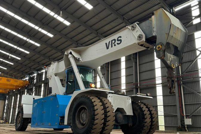 Used Reach Stacker in Dubai – CES VRS 100 Ton